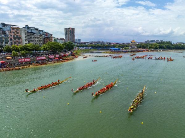 挥桨竞渡气象新——端午话龙舟 挥桨竞渡气象新——端午话龙舟