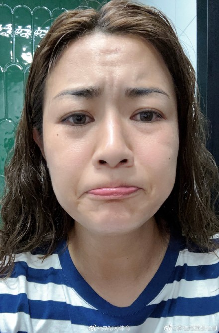 李佳悦晒训练照练到黑焦