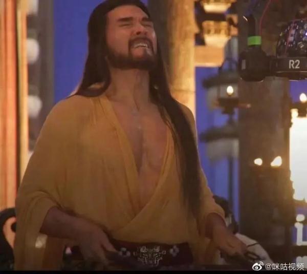 62岁男星因胸肌冲上热搜!网友慕了,但医生提醒有风险 62岁男星因胸肌冲上热搜!网友慕了,但医生提醒有风险