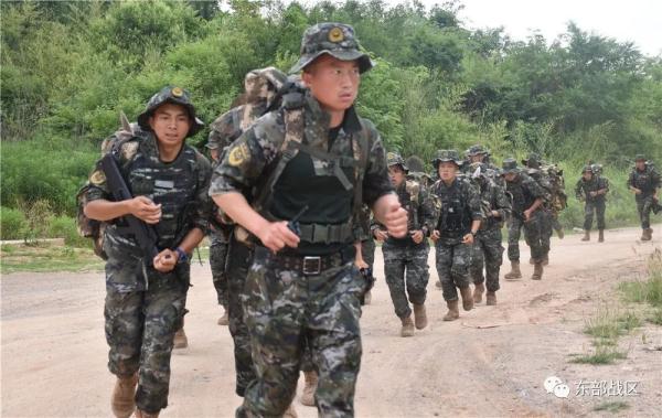 关注｜20公里战斗体能拉练，开拔！