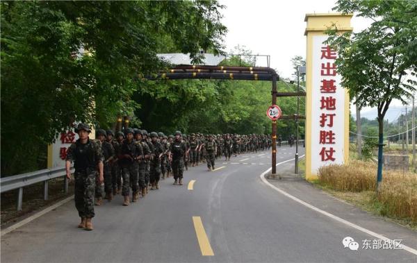 关注｜20公里战斗体能拉练，开拔！