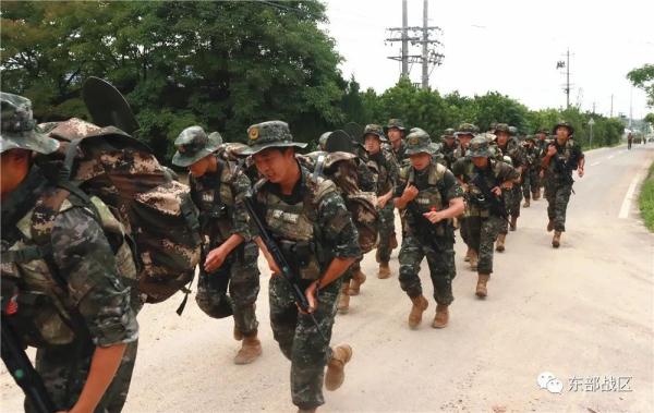 关注｜20公里战斗体能拉练，开拔！