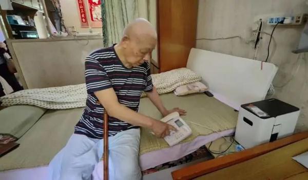 上海独居老人收获神秘“新朋友”！不仅能聊天解闷、紧急关头还能救命