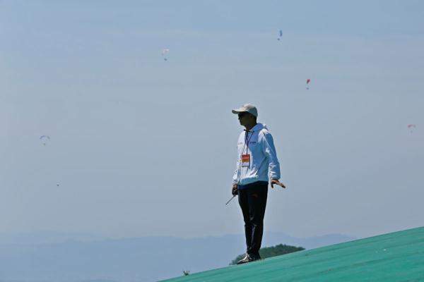 “梦想天空分外蓝”——太行山上 追梦蓝天