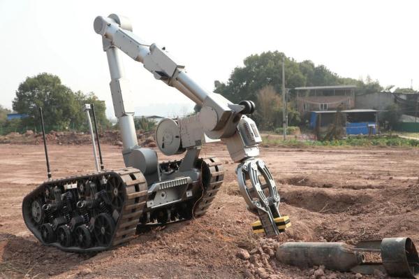 直击机器人远程排爆