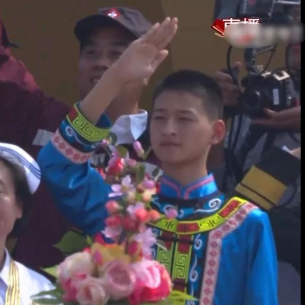 “敬礼娃娃”，高考637分！北大：欢迎！