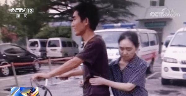 十多年前带母求学的他,现在怎么样了? 十多年前带母求学的他,现在怎么样了?