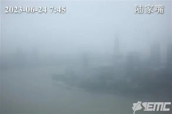 雨下整夜，预警升级！很多上海人昨夜失眠！部分道路积水，返程的你还好吗？