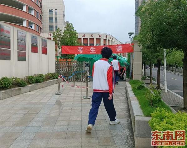 今日，福建中考开考！送考现场直击！
