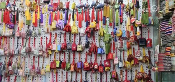 个性化节庆用品需求攀升 “国潮”引领新风尚 个性化节庆用品需求攀升 “国潮”引领新风尚