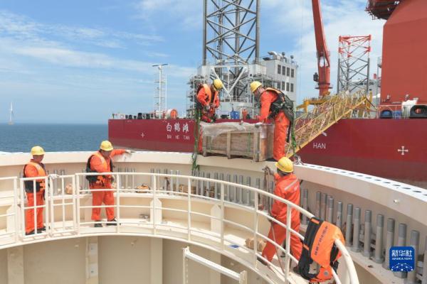 16兆瓦大容量海上风电机组在平潭外海开始安装 16兆瓦大容量海上风电机组在平潭外海开始安装