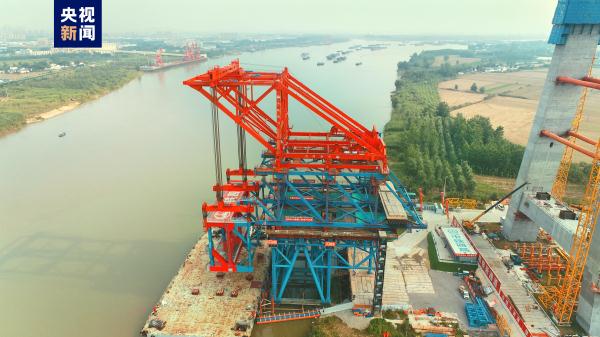 安徽马鞍山长江公铁大桥副汊航道桥首段钢桁梁吊装 安徽马鞍山长江公铁大桥副汊航道桥首段钢桁梁吊装