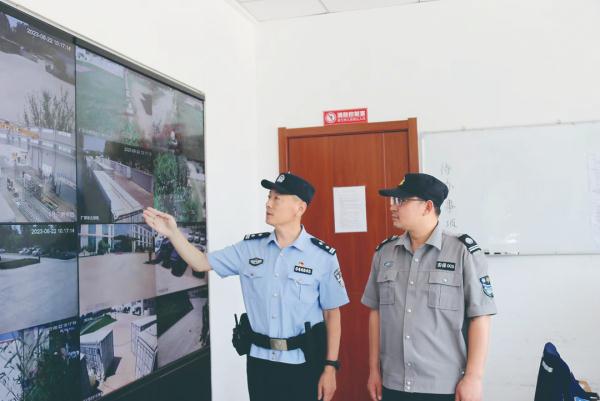 淡淡粽叶香 浓浓警民情 淡淡粽叶香 浓浓警民情