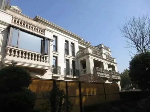 “最奇葩法拍房”上架！一套房子6本证，更不可思议的是……