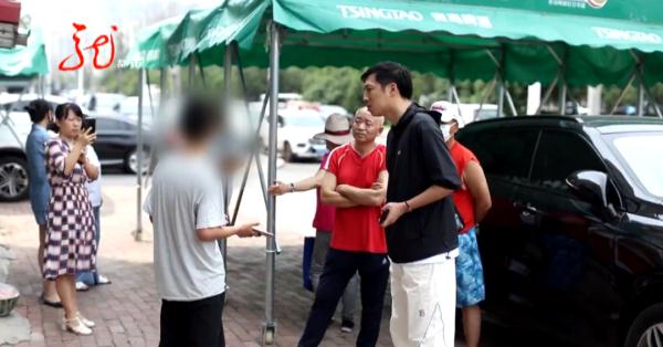 小区楼道里的生物让人头皮发麻,居民不敢回家...... 小区楼道里的生物让人头皮发麻,居民不敢回家......