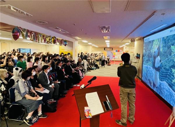 大熊猫“晓晓”“蕾蕾”生日会在东京成功举办