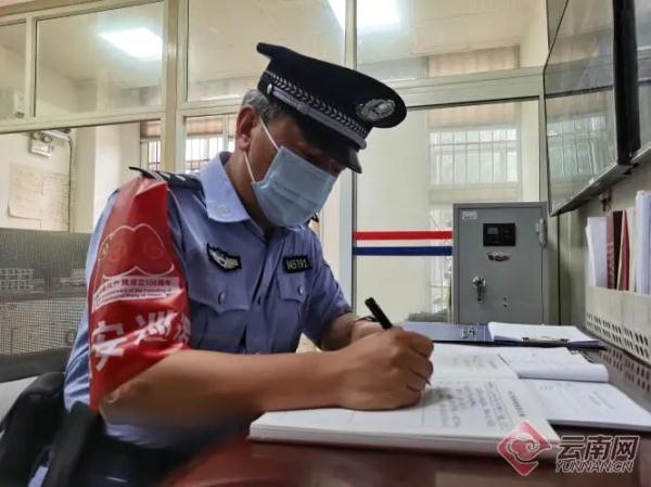 又一位！年仅40岁的他，已是满头白发