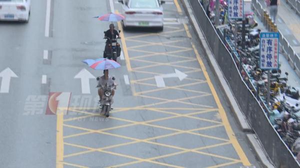 一路“狂飙”闯红灯，与交警“躲猫猫”…非法载客太任性！