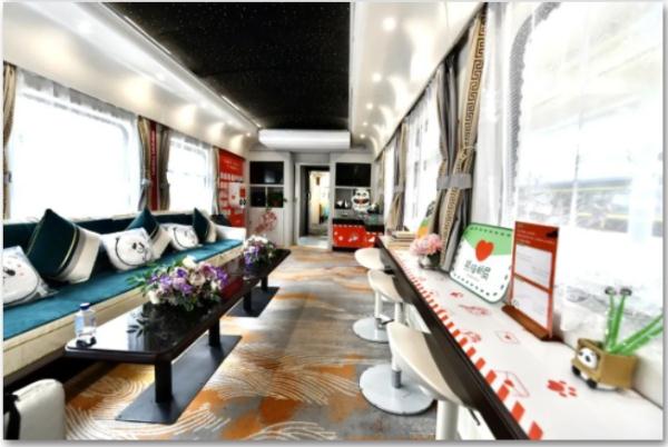 这趟列车 全国独有！“熊猫邮局”登上“熊猫专列”