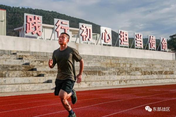 入伍3个月，他成为新训“全能王”！