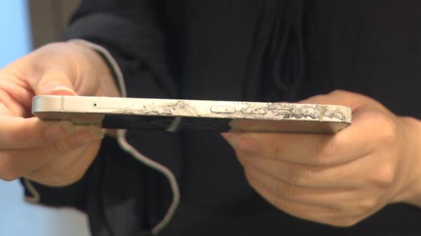 充电时玩手机,女孩面临截肢! 充电时玩手机,女孩面临截肢!