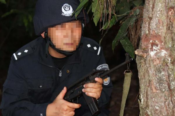 又一位！年仅40岁的他，已是满头白发