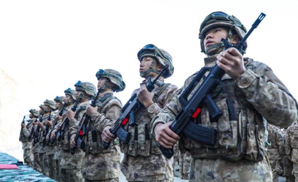 又到新兵授枪季，你知道新兵授什么枪吗？