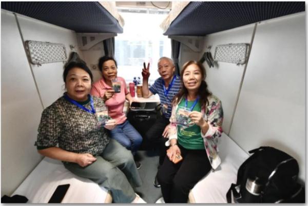 这趟列车 全国独有！“熊猫邮局”登上“熊猫专列”