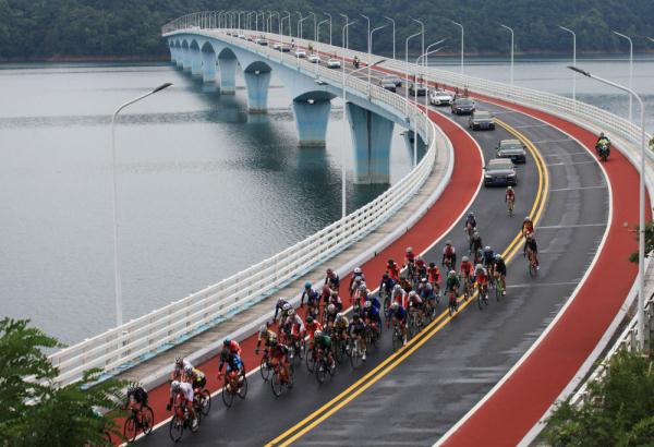 追光｜赏千岛湖美景的绝佳方式？在亚运赛道来一场骑行