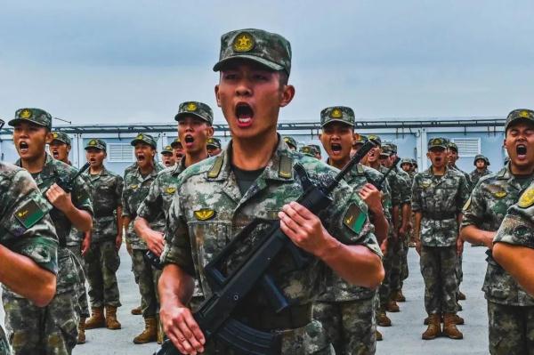 又到新兵授枪季，你知道新兵授什么枪吗？