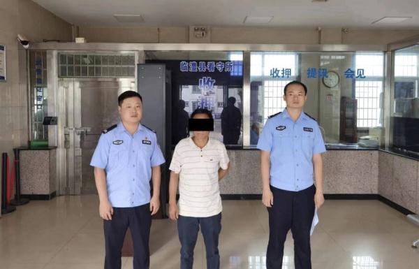 常德一男子在菜市场盗窃,结果被顺来的粉色头盔“出卖”了 常德一男子在菜市场盗窃,结果被顺来的粉色头盔“出卖”了