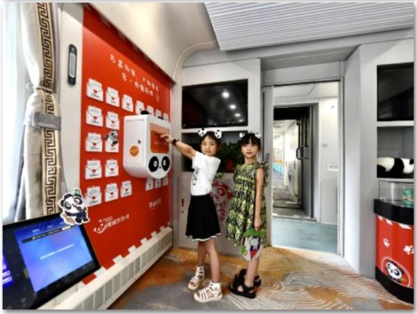 这趟列车 全国独有！“熊猫邮局”登上“熊猫专列”