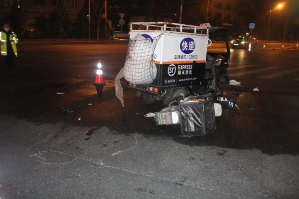 闯红灯、逆行、醉驾…事故频发！街头这种车，不应再“任性驰骋”