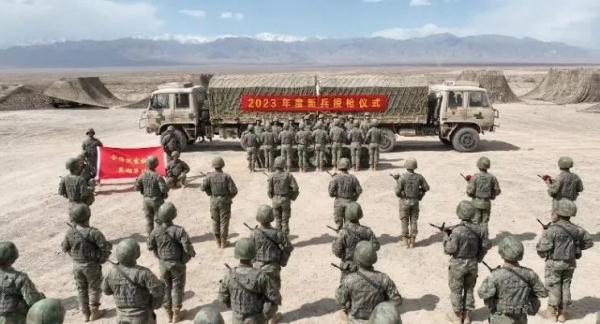 又到新兵授枪季，你知道新兵授什么枪吗？