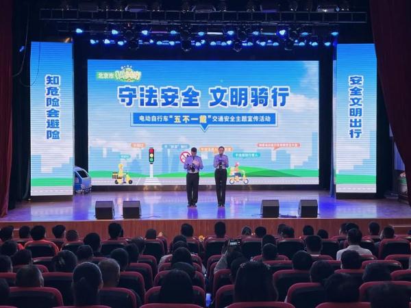 闯红灯、逆行、醉驾…事故频发！街头这种车，不应再“任性驰骋”