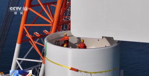 全球首台16兆瓦风机主机机舱吊装到位