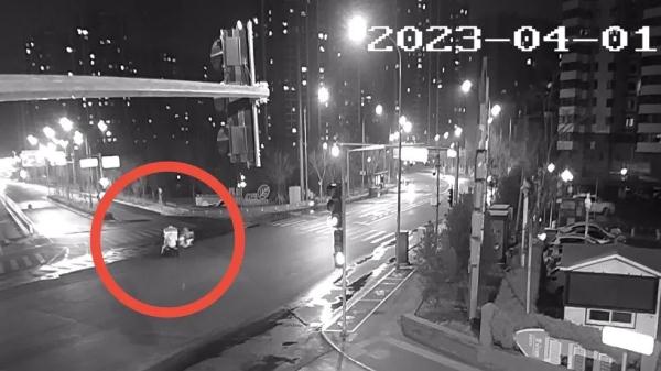 闯红灯、逆行、醉驾…事故频发！街头这种车，不应再“任性驰骋”