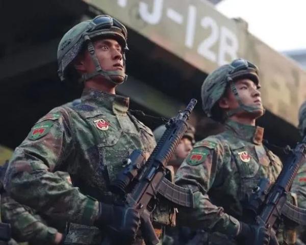 又到新兵授枪季，你知道新兵授什么枪吗？