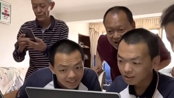 长沙双胞胎兄弟，双双考出688分