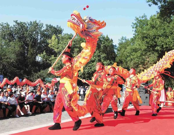 龙舟竞渡粽香浓——端午节假期文旅活动丰富多彩 龙舟竞渡粽香浓——端午节假期文旅活动丰富多彩