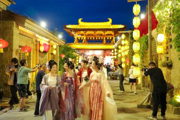 龙舟竞渡粽香浓——端午节假期文旅活动丰富多彩 龙舟竞渡粽香浓——端午节假期文旅活动丰富多彩