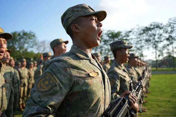 又到新兵授枪季，你知道新兵授什么枪吗？