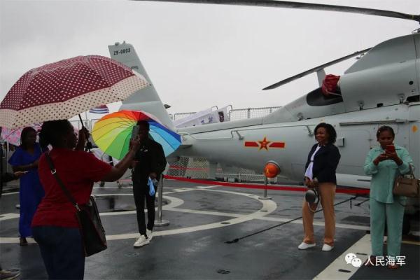 西非港口三亚舰上,中国海军老兵一席话让人泪奔 西非港口三亚舰上,中国海军老兵一席话让人泪奔