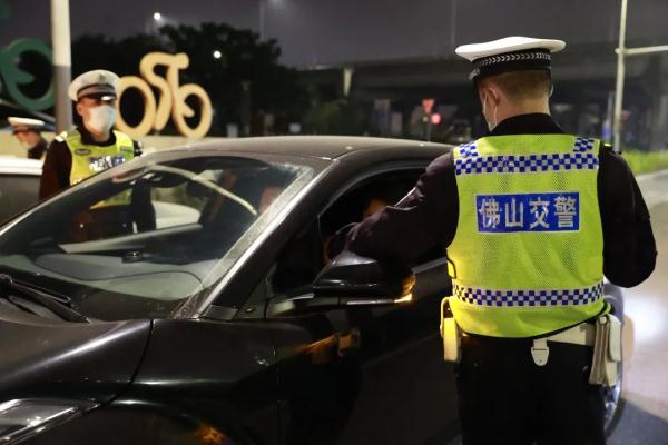 19岁小伙无证驾驶连撞3车,“撞”出醉驾司机…… 19岁小伙无证驾驶连撞3车,“撞”出醉驾司机……