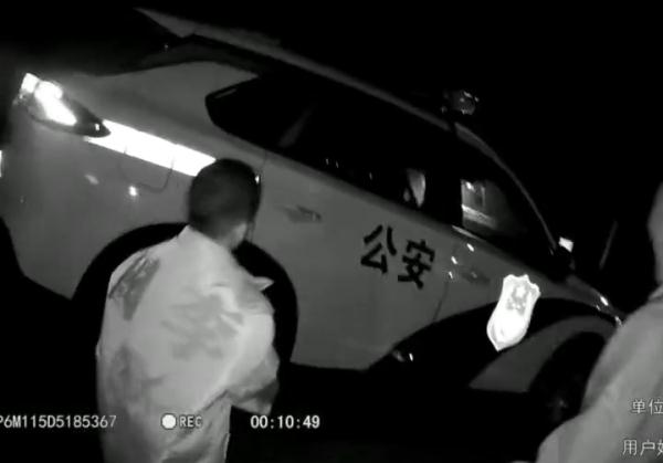 一个不接、一个关机，这俩家长真“难带”！