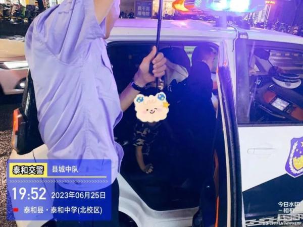 大晚上！民警巡逻时意外“捡”到一对双胞胎……