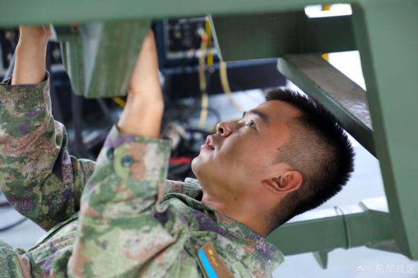 东部战区空军某场站组织常态化弹药检修 保障战机随时能战