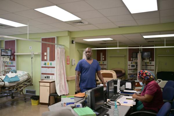 “中国医疗队总是奋斗在一线”