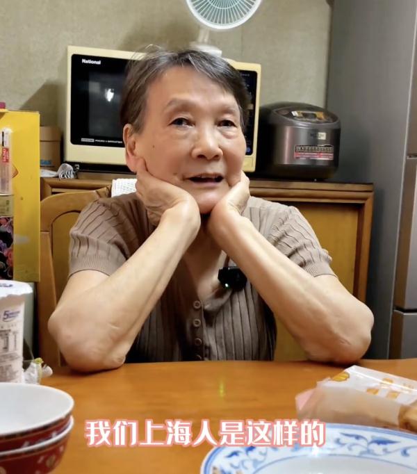 陌生男子想上门吃饭，拒绝的是小气还是有边界感？网友吵翻