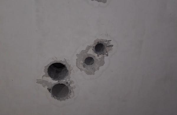 “沉迷”打洞,难以停工?沪一小区地库天花板变“马蜂窝”,究竟作甚…… “沉迷”打洞,难以停工?沪一小区地库天花板变“马蜂窝”,究竟作甚……